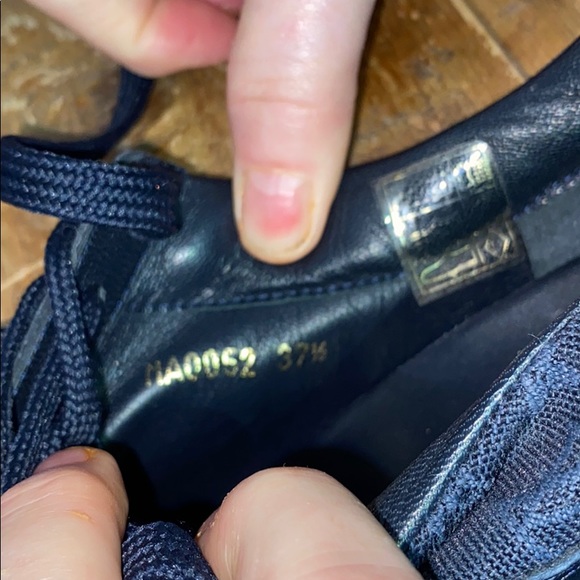 AUTHENTIC LV navy monogram canvas & leather sneaks - Picture 10 of 16